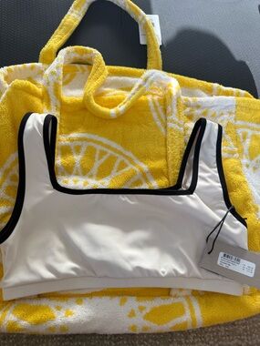 Everyday Scoop Neck Sports Bra in Cream with Black Trim